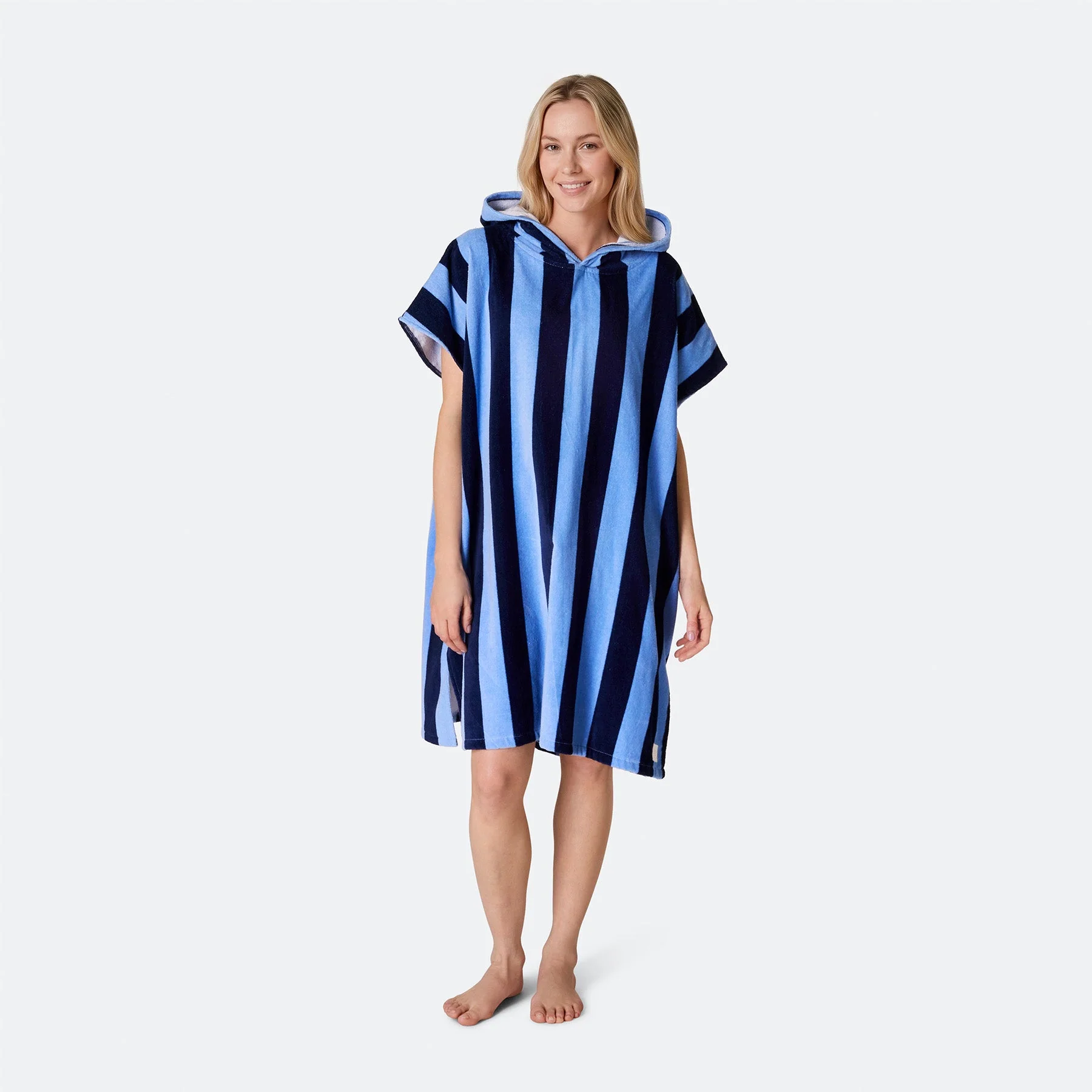 Gestreifter Blauer Badeponcho - Image 5